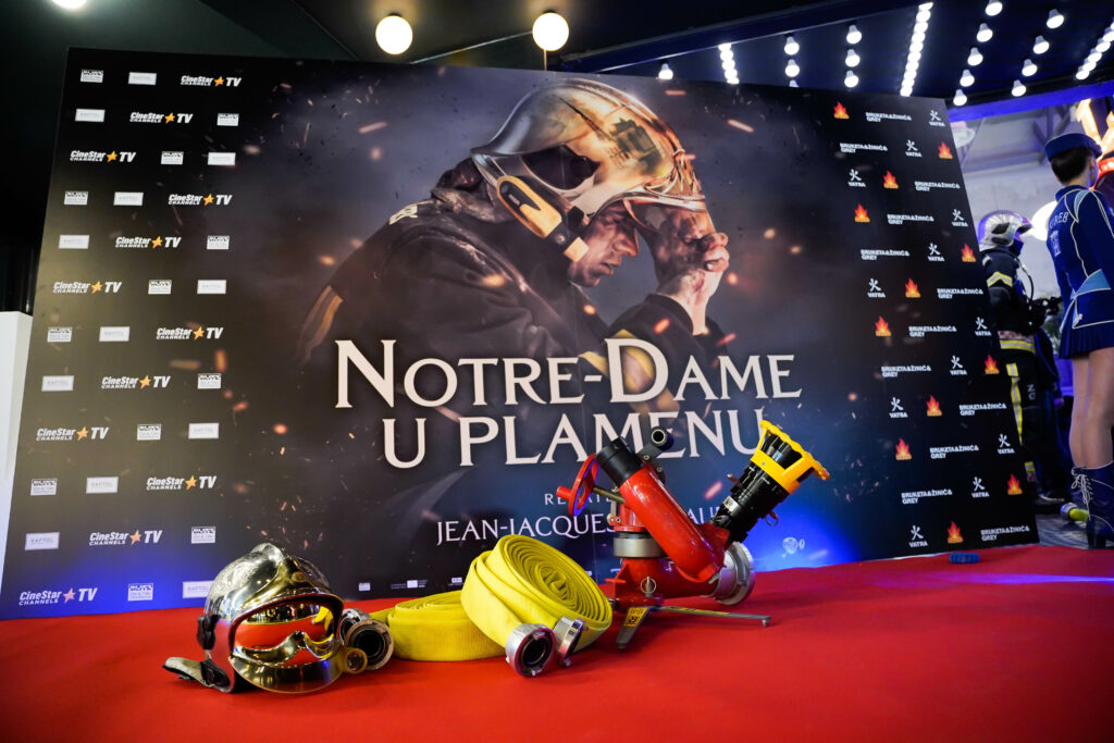 ODRŽANA SVEČANA PROJEKCIJA FILMA NOTRE-DAME U PLAMENU
